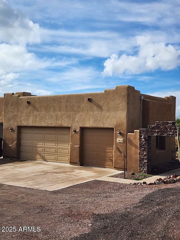 Image 5 of property listing at 48012 N 16TH Lane, New River, AZ 85087