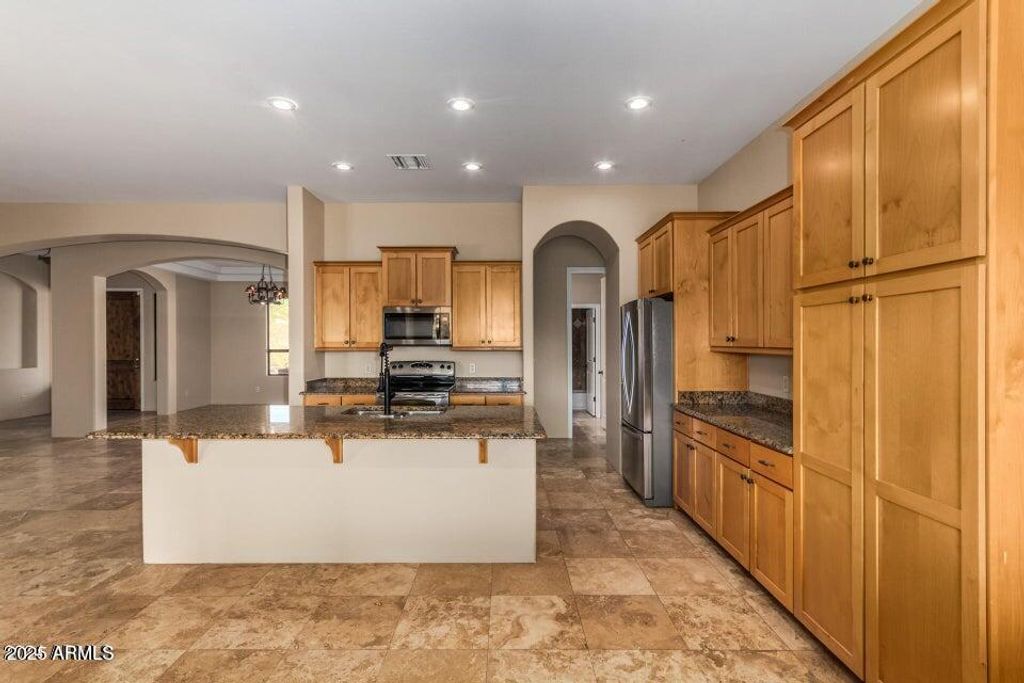 Image 6 of property listing at 48012 N 16TH Lane, New River, AZ 85087