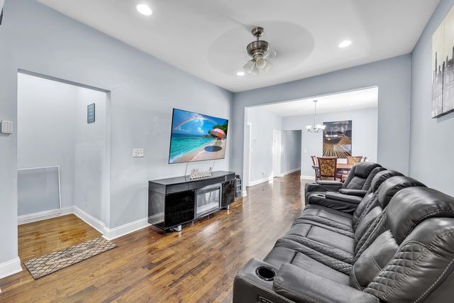 7627 S Prairie Avenue, Chicago, IL 60619