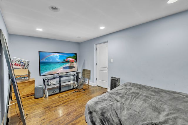 7627 S Prairie Avenue, Chicago, IL 60619