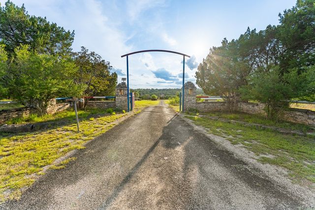 5996 RR 1376, Fredericksburg, TX 78624