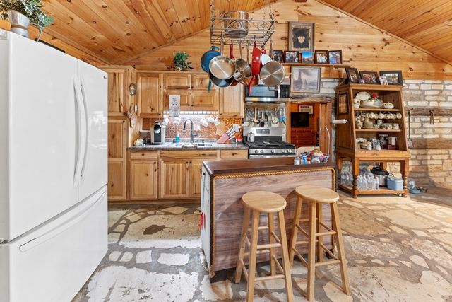 5996 RR 1376, Fredericksburg, TX 78624