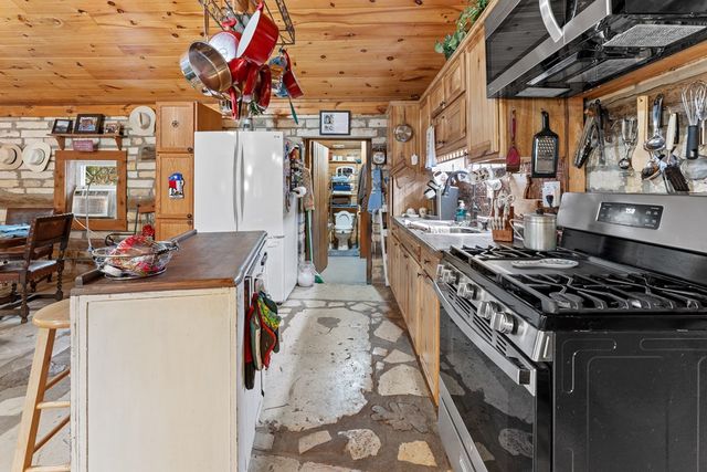 5996 RR 1376, Fredericksburg, TX 78624