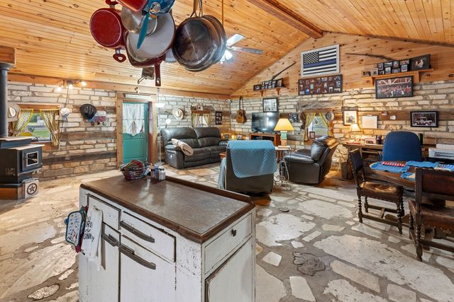 5996 RR 1376, Fredericksburg, TX 78624