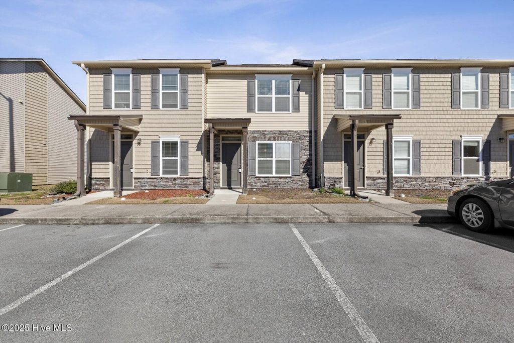 408 Sullivan Loop Road, Midway Park, NC 28544