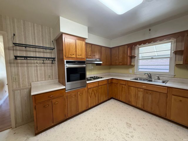 26 N Fairlawn Avenue, Evansville, IN 47711