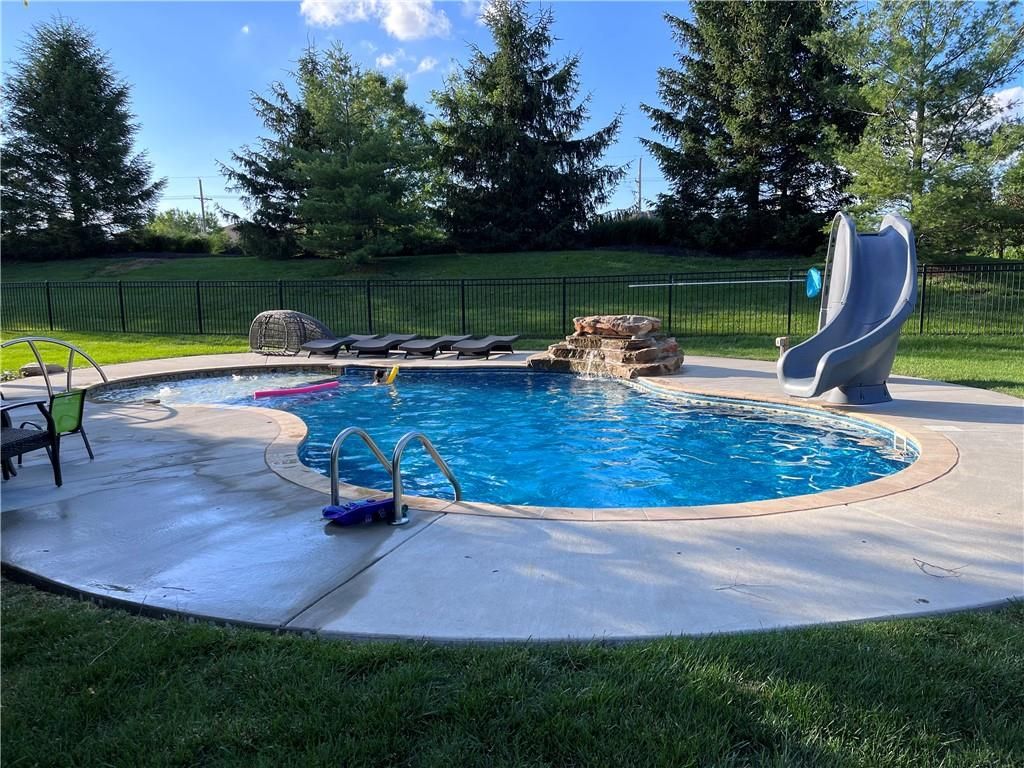 15933 Ballentine Street, Overland Park, KS 66062