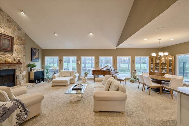 9 Huntsmans Horn Circle, The Woodlands, TX 77380