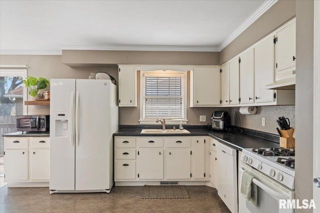 2223 W 34TH Street, Davenport, IA 52806