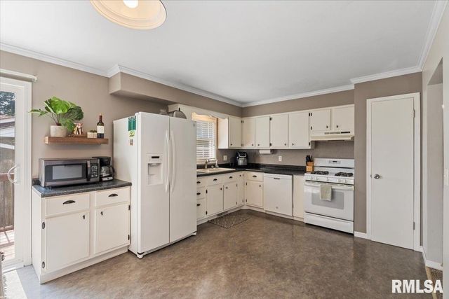 2223 W 34TH Street, Davenport, IA 52806