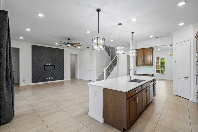 916 Hookline Circle, Loxahatchee, FL 33470