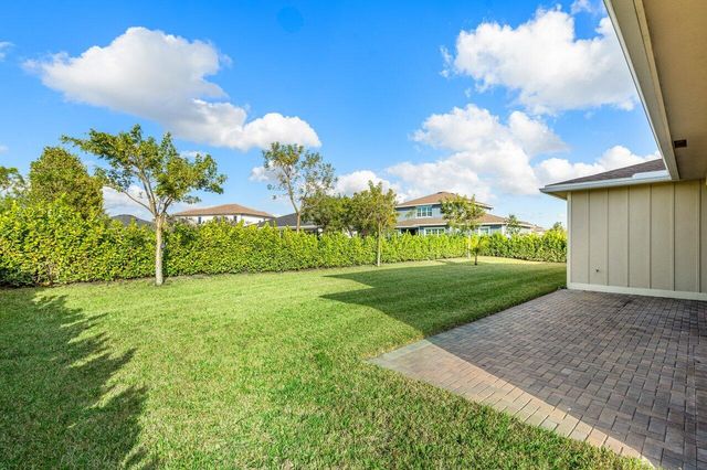 916 Hookline Circle, Loxahatchee, FL 33470