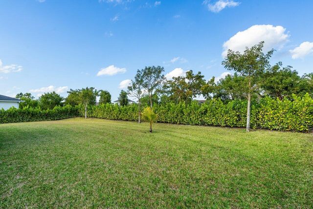 916 Hookline Circle, Loxahatchee, FL 33470