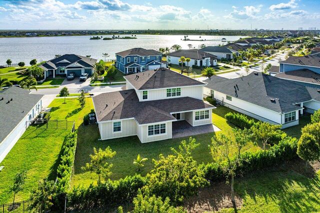 916 Hookline Circle, Loxahatchee, FL 33470