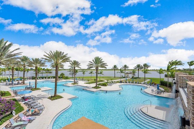 916 Hookline Circle, Loxahatchee, FL 33470