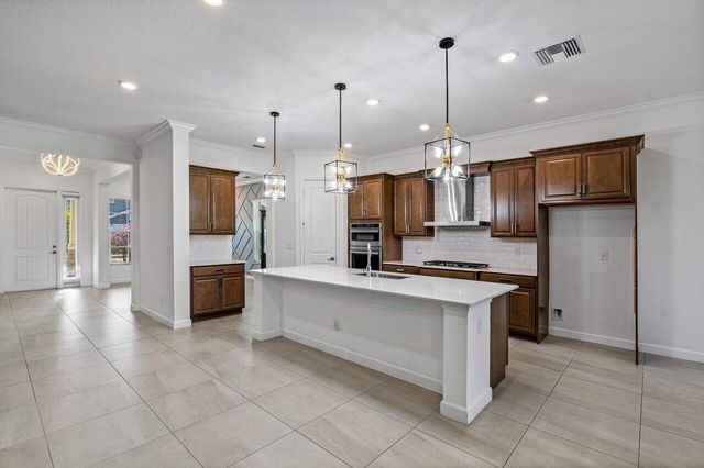 916 Hookline Circle, Loxahatchee, FL 33470