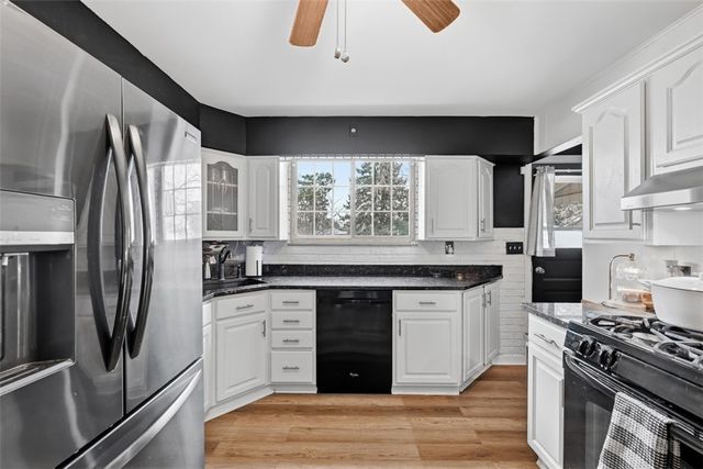 112 Kenmont Ave, Lower Burrell, PA 15068