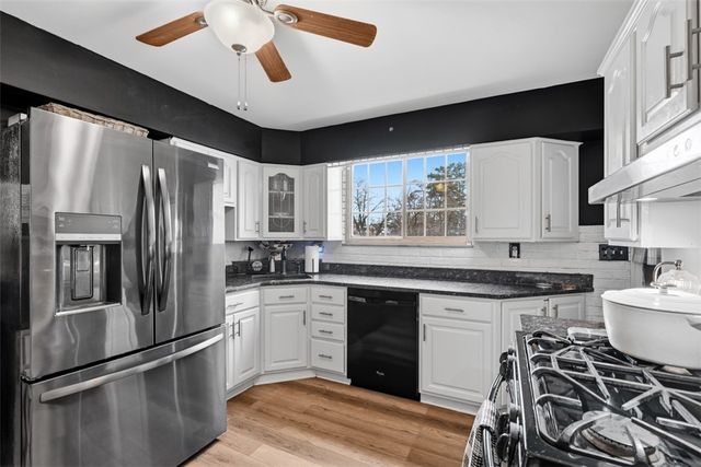 112 Kenmont Ave, Lower Burrell, PA 15068