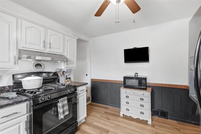 112 Kenmont Ave, Lower Burrell, PA 15068