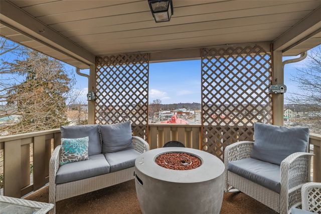 112 Kenmont Ave, Lower Burrell, PA 15068