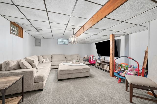 112 Kenmont Ave, Lower Burrell, PA 15068