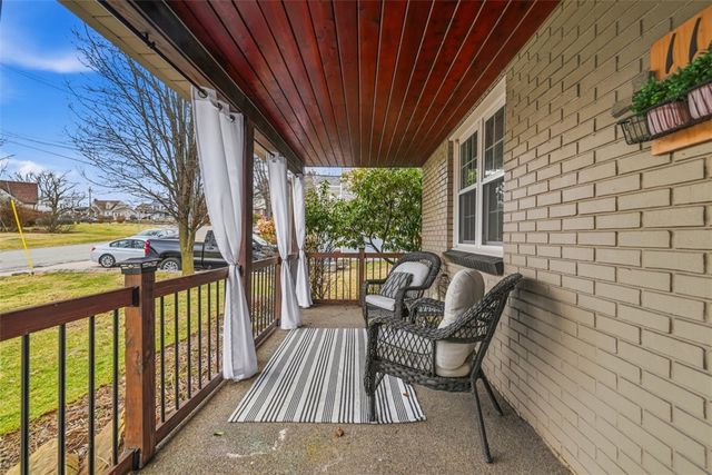 112 Kenmont Ave, Lower Burrell, PA 15068