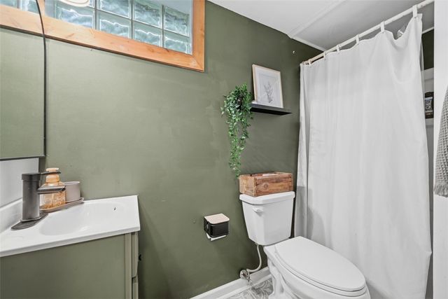 112 Kenmont Ave, Lower Burrell, PA 15068