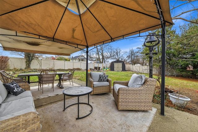 112 Kenmont Ave, Lower Burrell, PA 15068