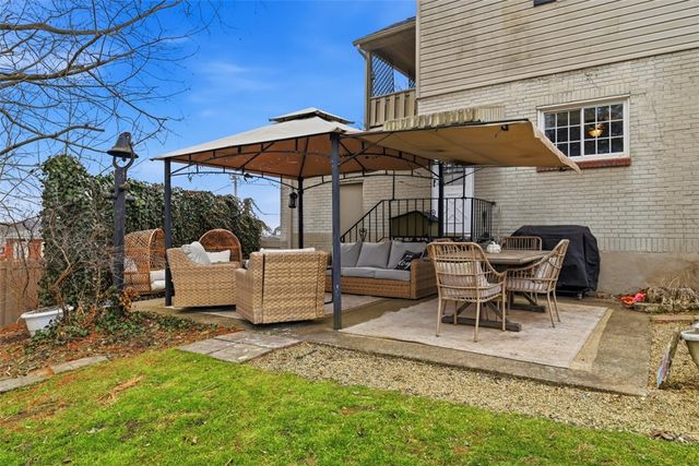 112 Kenmont Ave, Lower Burrell, PA 15068