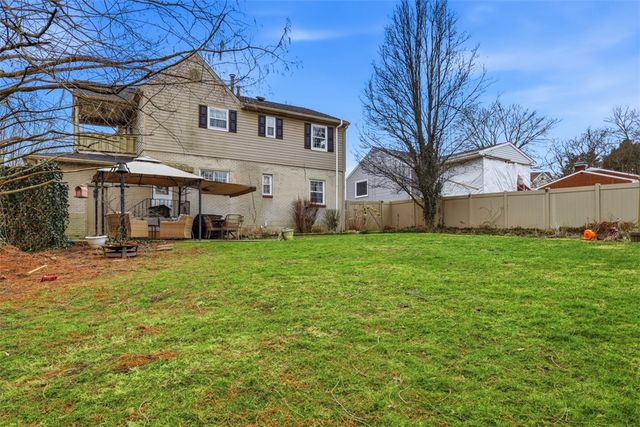 112 Kenmont Ave, Lower Burrell, PA 15068