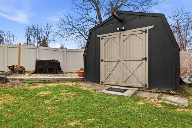 112 Kenmont Ave, Lower Burrell, PA 15068