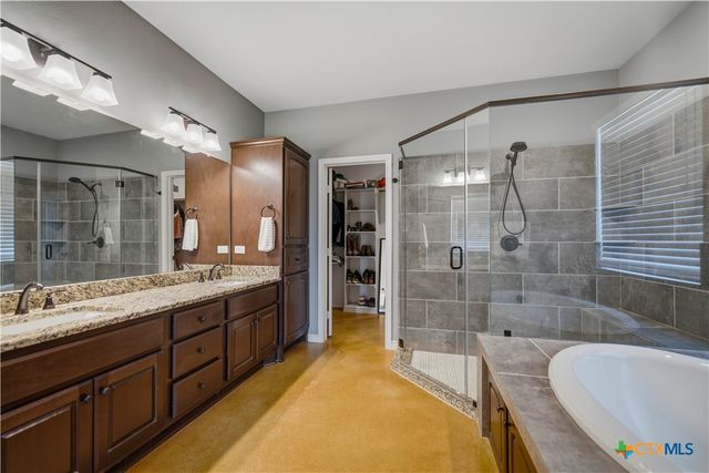 5476 County Road 427, Stockdale, TX 78160