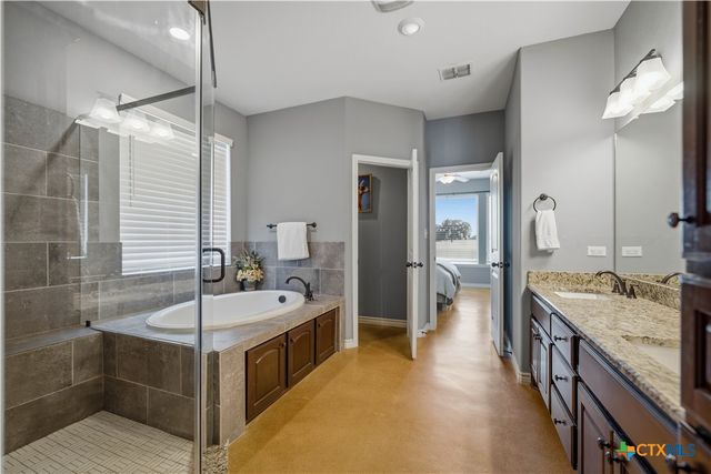 5476 County Road 427, Stockdale, TX 78160