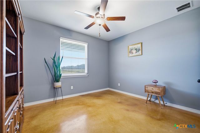 5476 County Road 427, Stockdale, TX 78160