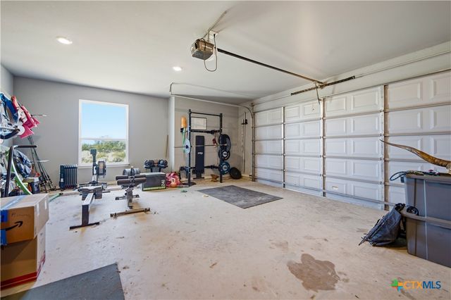 5476 County Road 427, Stockdale, TX 78160