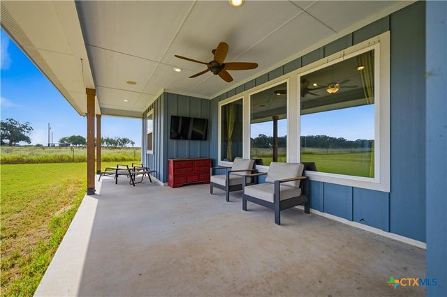5476 County Road 427, Stockdale, TX 78160