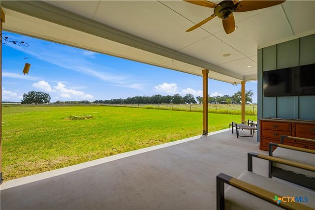 5476 County Road 427, Stockdale, TX 78160