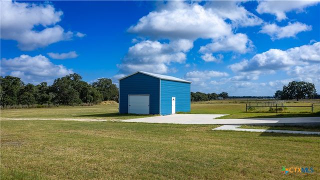 5476 County Road 427, Stockdale, TX 78160