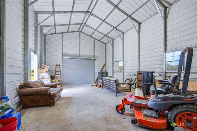5476 County Road 427, Stockdale, TX 78160