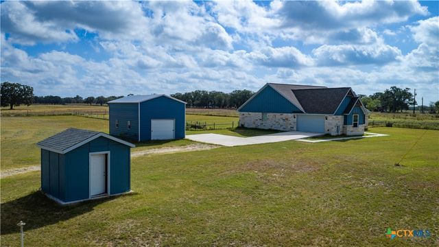 5476 County Road 427, Stockdale, TX 78160