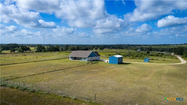 5476 County Road 427, Stockdale, TX 78160