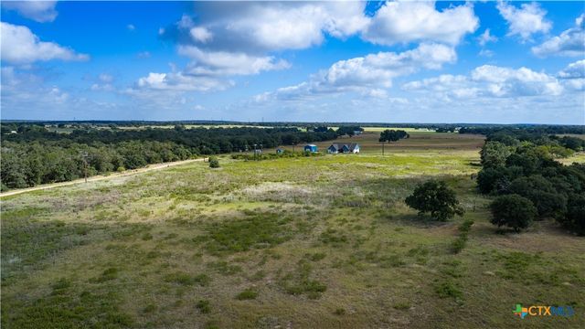 5476 County Road 427, Stockdale, TX 78160