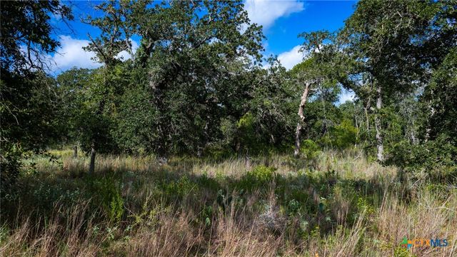 5476 County Road 427, Stockdale, TX 78160