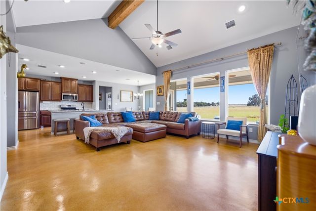 5476 County Road 427, Stockdale, TX 78160