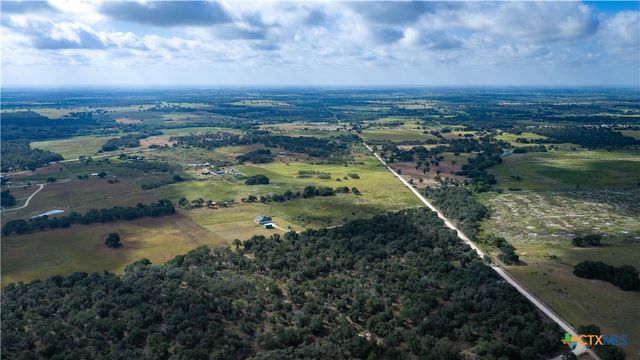 5476 County Road 427, Stockdale, TX 78160