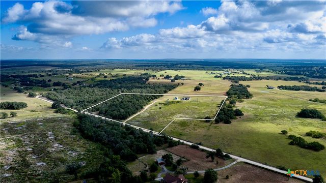5476 County Road 427, Stockdale, TX 78160
