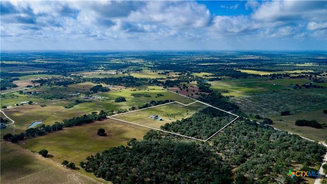 5476 County Road 427, Stockdale, TX 78160