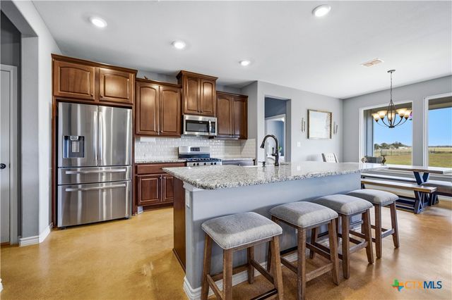 5476 County Road 427, Stockdale, TX 78160