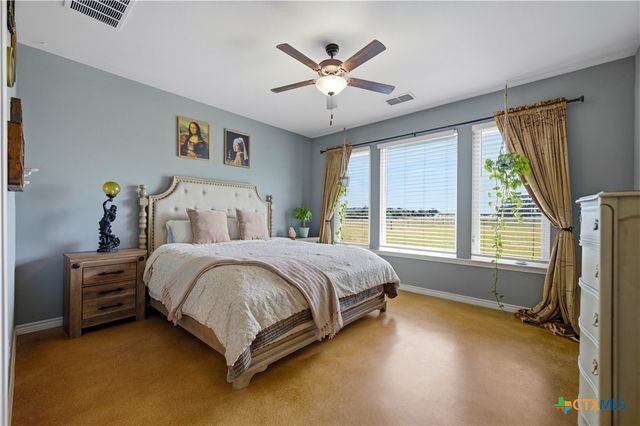 5476 County Road 427, Stockdale, TX 78160