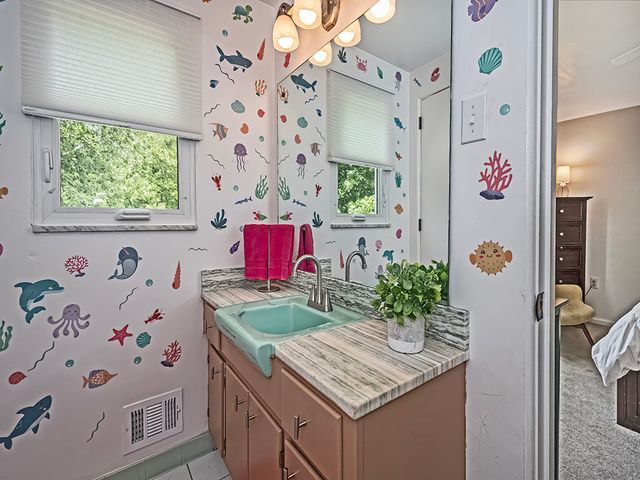 724 Scrubgrass ROAD, Mt Lebanon, PA 15243